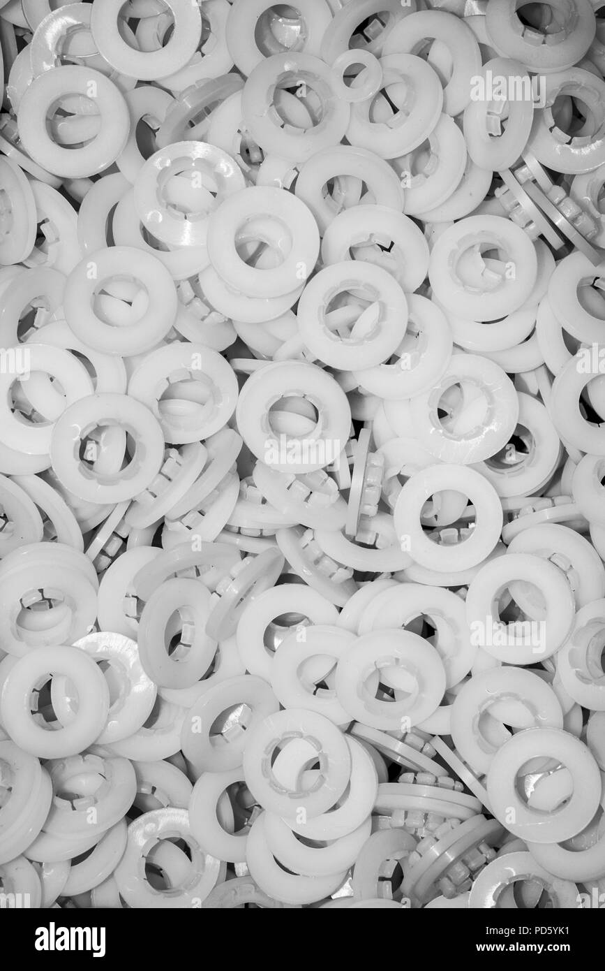Plaine blanche coussinets comme parties d'un produit final de l'industrie plastique Banque D'Images