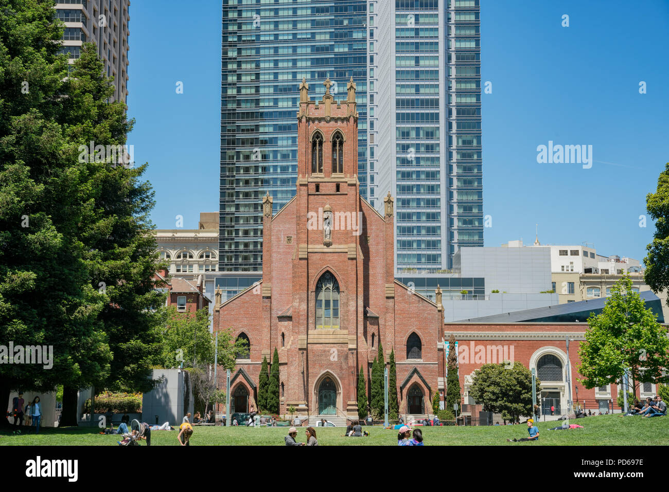 San Francisco, 22 mai : la belle église catholique Saint Patrick et les jardins Yerba Buena, le 22 mai 2017 à San Francisco, Californie Banque D'Images