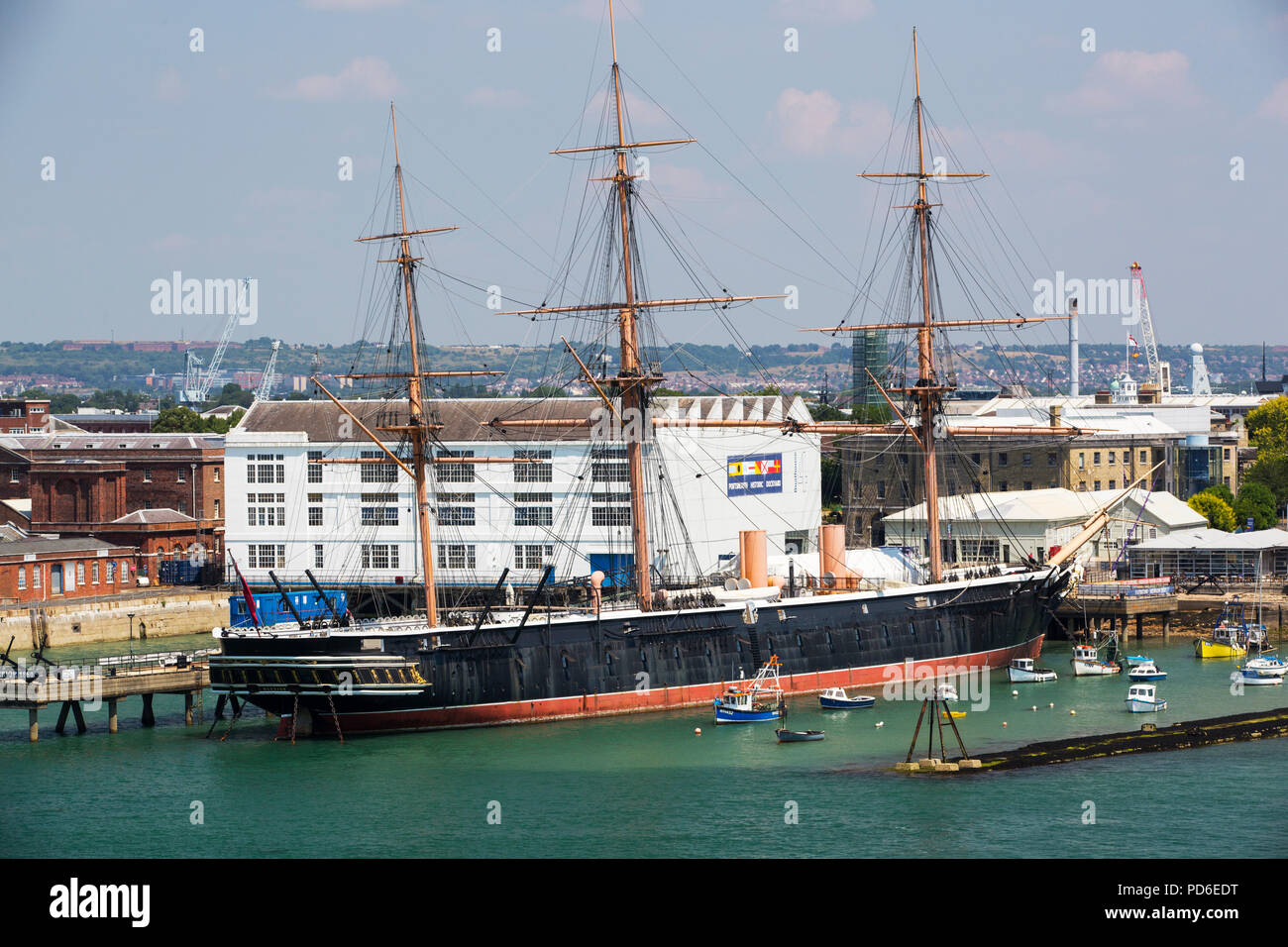 HMS Victory, un ancien navire de la Marine connu sous le flag ship pour Lord Neslon lors de la bataille de Trafalgar, amarré à Portsmouth, Royaume-Uni. Banque D'Images