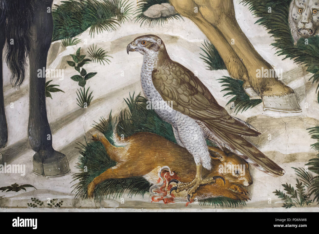 Goshawk et lièvre représentés dans la fresque du peintre italien de la Renaissance, Benozzo Gozzoli, dans la chapelle de Magi, dans le Palazzo Medici Riccardi à Florence, en Toscane, en Italie. Le perfaucon du Nord (Accipiter gentilis) est représenté dans la murale. Banque D'Images