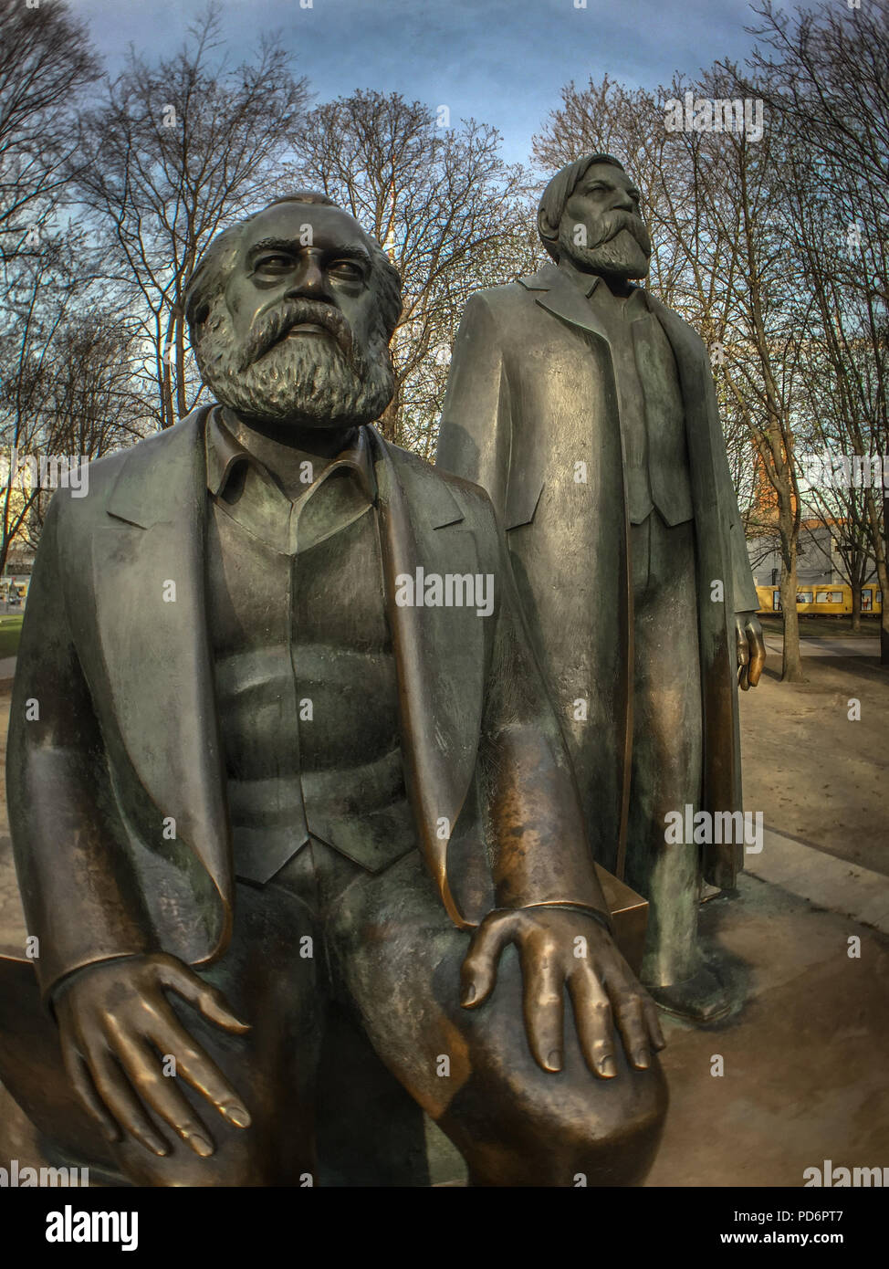 Buste en bronze de Karl Marx, Marx-Engels-Forum, monument de la RDA de 1986 par Ludwig Engelhardt, Mitte, Berlin Banque D'Images