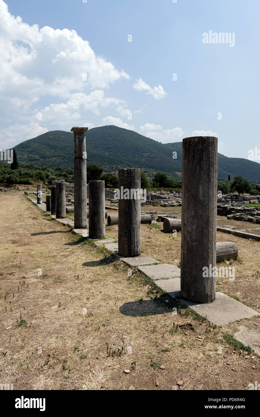 Colonnade dorique ou stoa sur le côté nord du sanctuaire d'Asclépios. Ancienne Messène. Péloponnèse. La Grèce. Ancienne Messène a été fondé o Banque D'Images