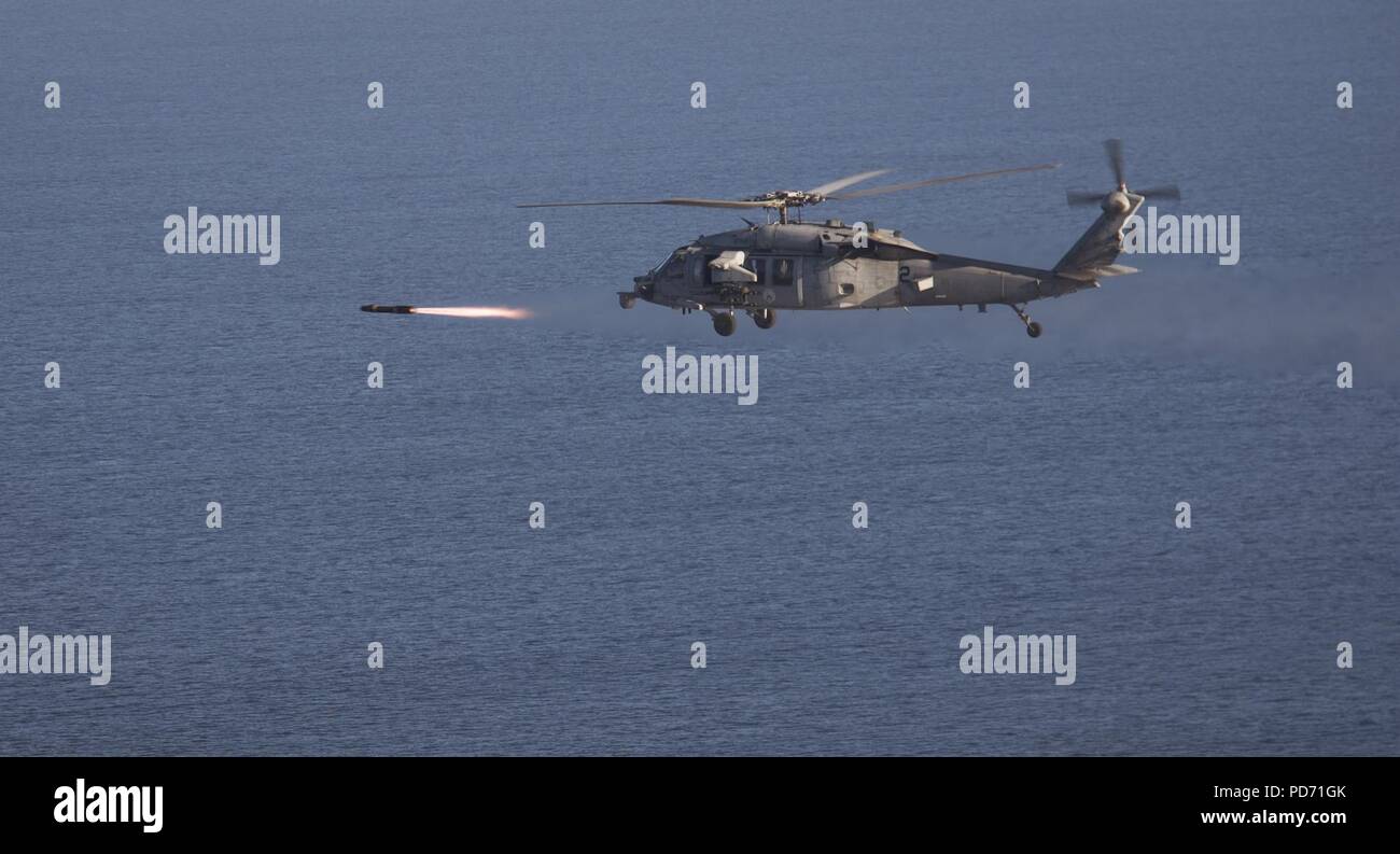 Un MH-60S Sea Hawk affectés à des incendies d'hélicoptère une AGA-114B missile Hellfire. (15883920513). Banque D'Images