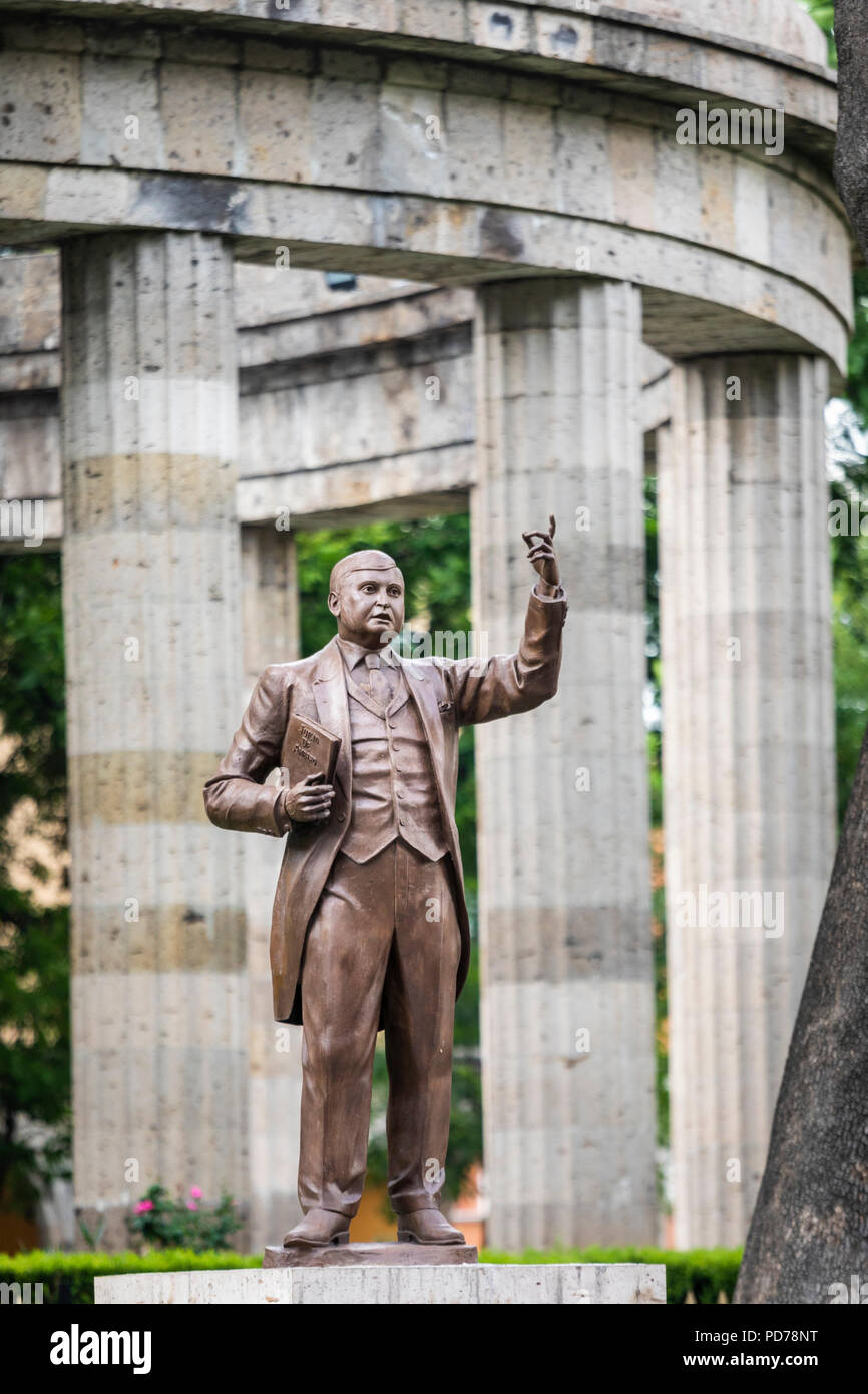 Statue de Mariano Otero dans la rotonde de Ilustres au centre-ville de Guadalajara, au Mexique. Banque D'Images