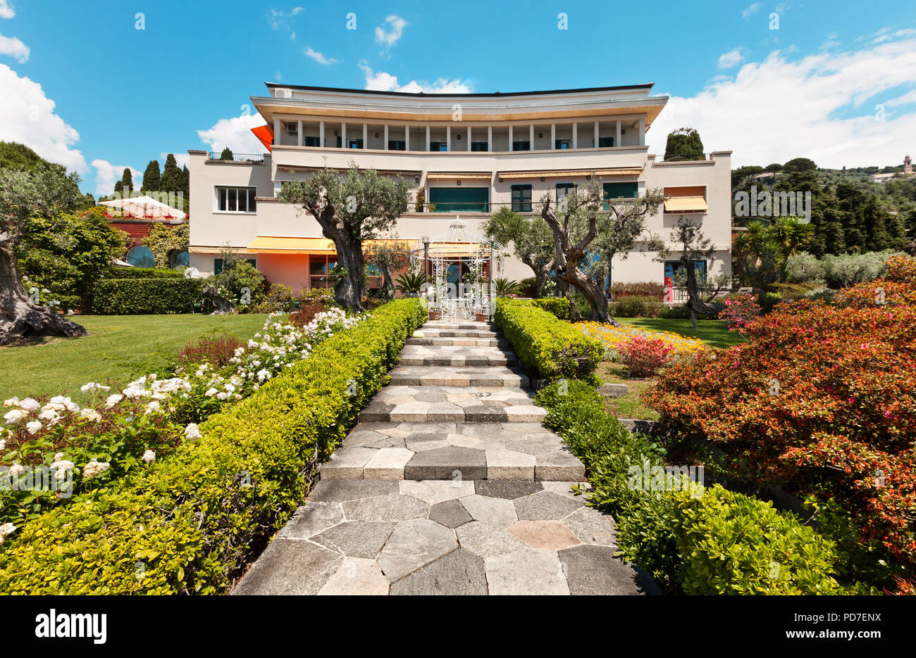 Belle vue depuis le jardin d'une villa Banque D'Images