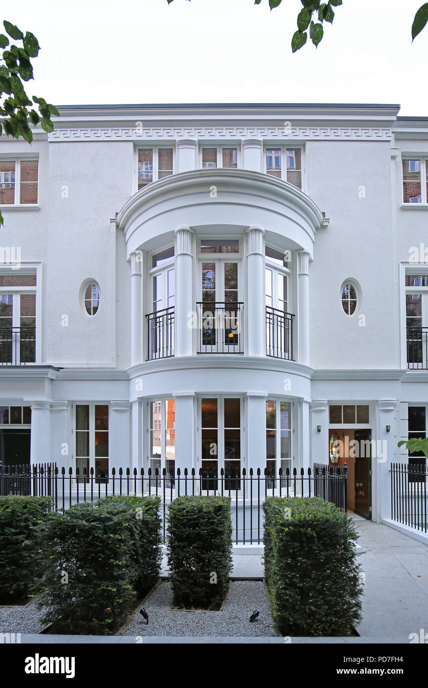 Hamilton Drive, St John's Wood, Londres, Royaume-Uni. Une rangée de somptueuses, néo-nouvellement construit maisons de ville géorgiennes. Les maisons de 5 étages se vendent pour 10 millions de livres  + Banque D'Images