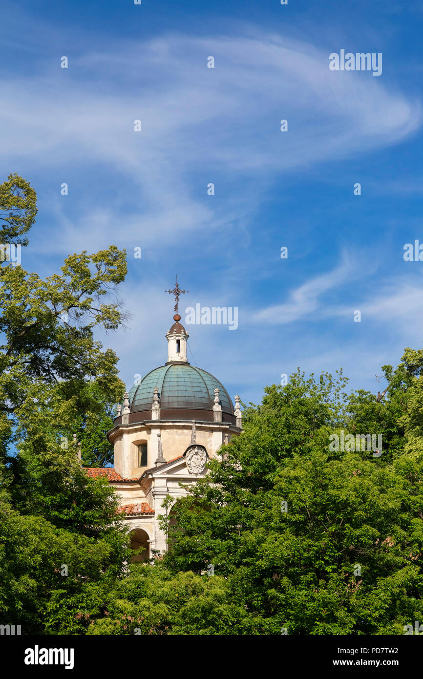 Vue sur les chapelles et la voie sacrée de Sacro Monte di Varese, UNESCO World Heritage Site. Sacro Monte di Varese, Varèse, Lombardie, Italie. Banque D'Images