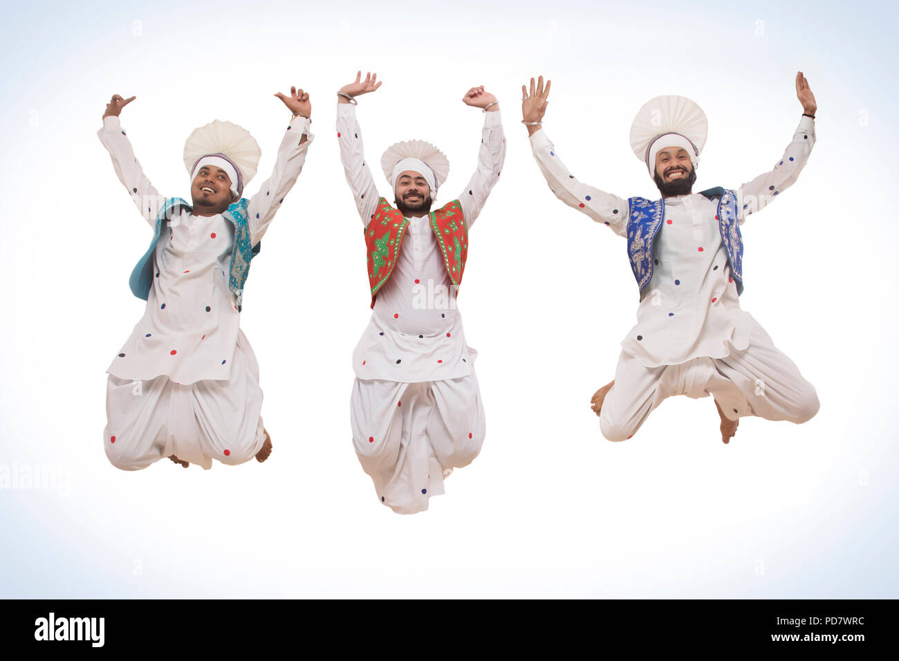 Les hommes sikhs sautant en l'air Banque D'Images