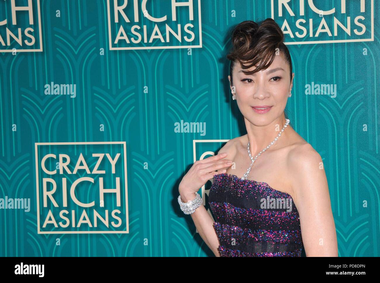 Los Angeles, CA, USA. 7e août 2018. Michelle Yeoh au niveau des arrivées pour les asiatiques riches fou Premiere, Théâtre chinois de Grauman (autrefois Grauman's), Los Angeles, CA 7 août 2018. Credit : Elizabeth Goodenough/Everett Collection/Alamy Live News Banque D'Images