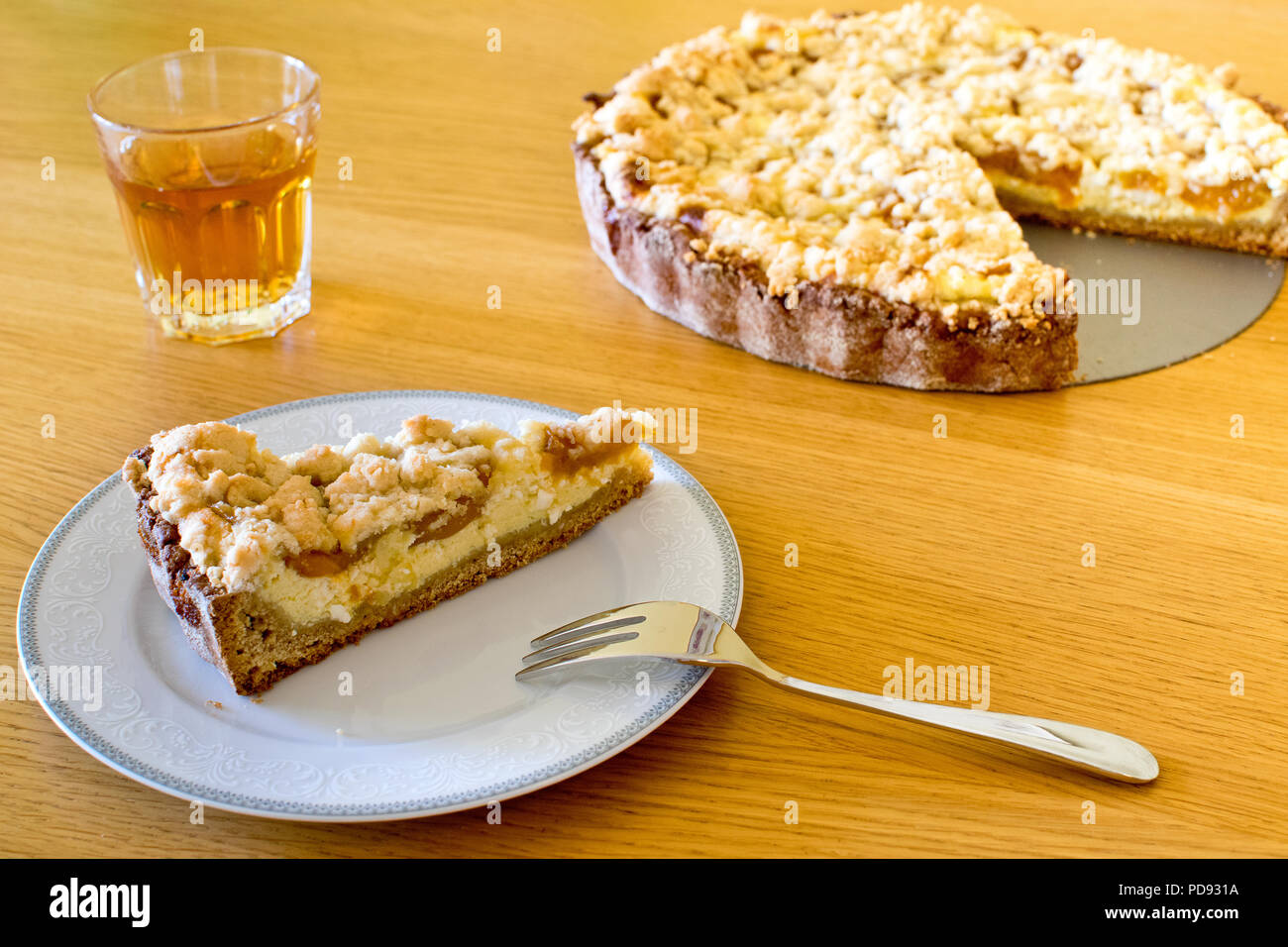 Dessert sucré sur la plaque avec une fourchette Banque D'Images