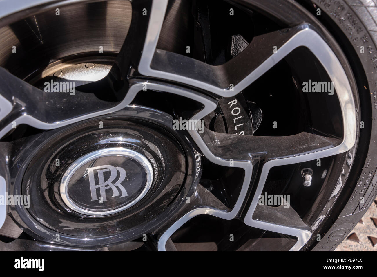 Roues en alliage d'étriers de frein et d'une Rolls Royce Wraith. Banque D'Images