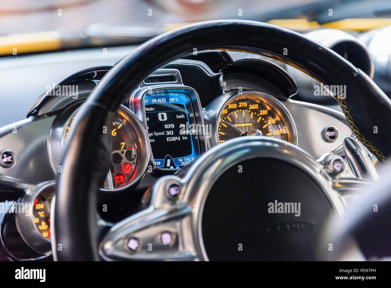 Tableau de bord Tableau de bord d'une Pagani Huayra Banque D'Images