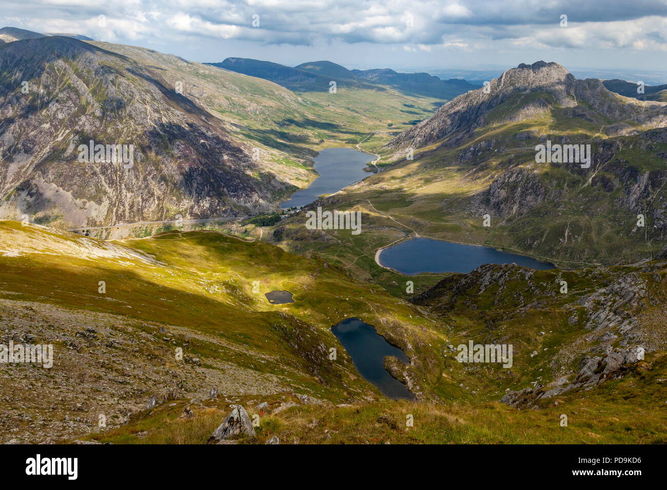 Une vue sur la vallée d'Ogwen Y Garn, une partie de la gamme Glyderau Snowdonia, Banque D'Images