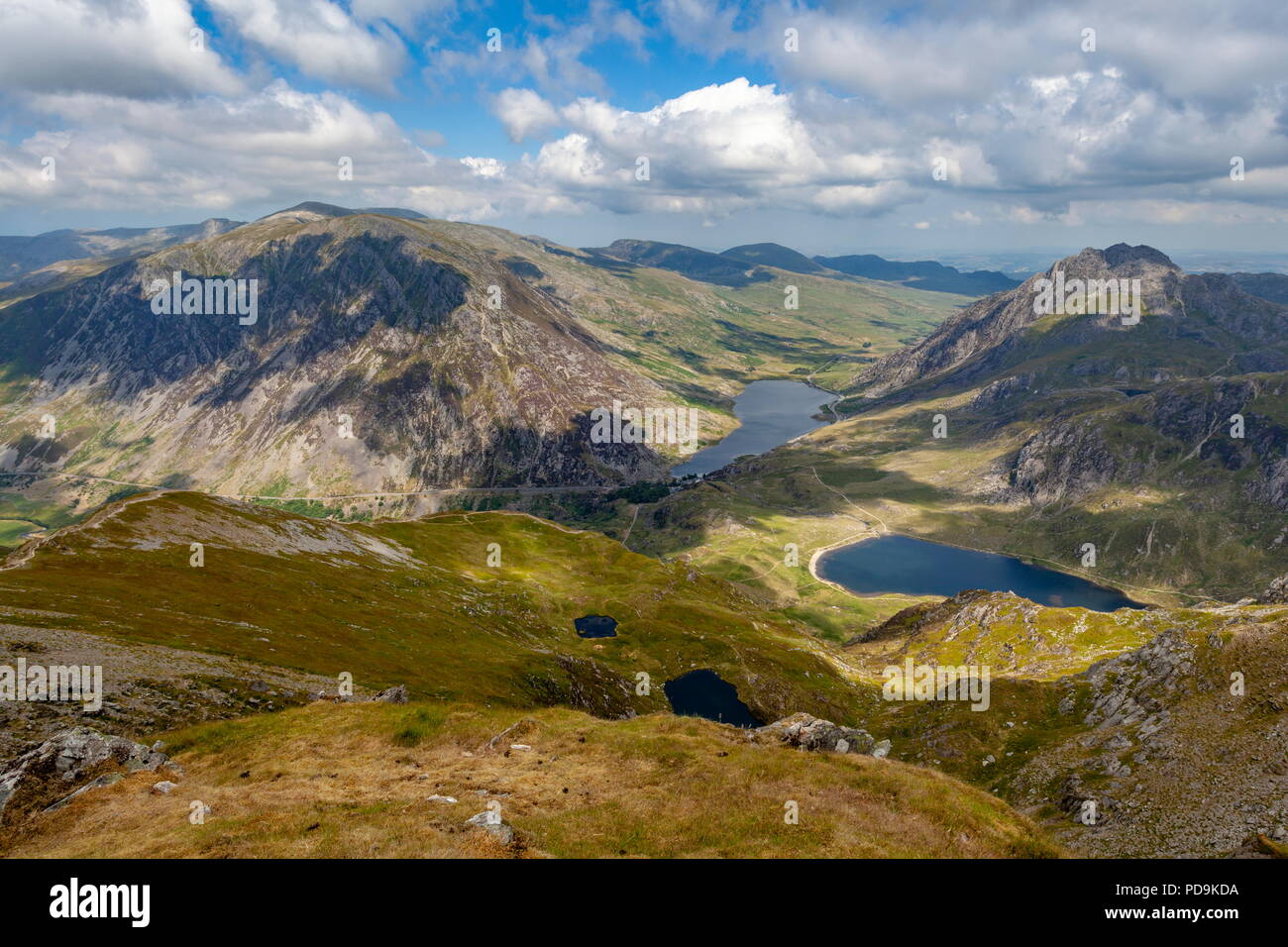 Une vue sur la vallée d'Ogwen Y Garn, une partie de la gamme Glyderau Snowdonia, Banque D'Images