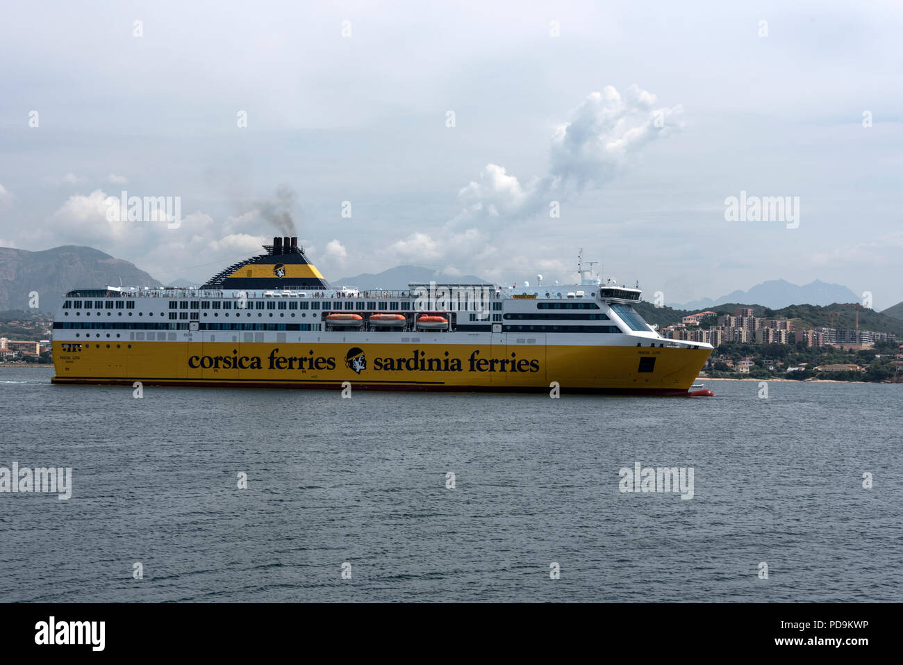 Le quotidien/ Corse Sardaigne ferry, Pascal Lota, quitter le port à Ajaccio en Corse, France. Banque D'Images