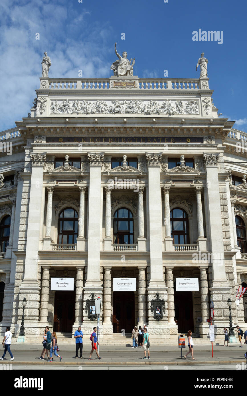 Vienne, Autriche - 18 juin 2018 : le Burgtheater à la Ringstrasse de Vienne avec l'entrée principale est le Théâtre National de l'Autriche - l'Autriche. Banque D'Images