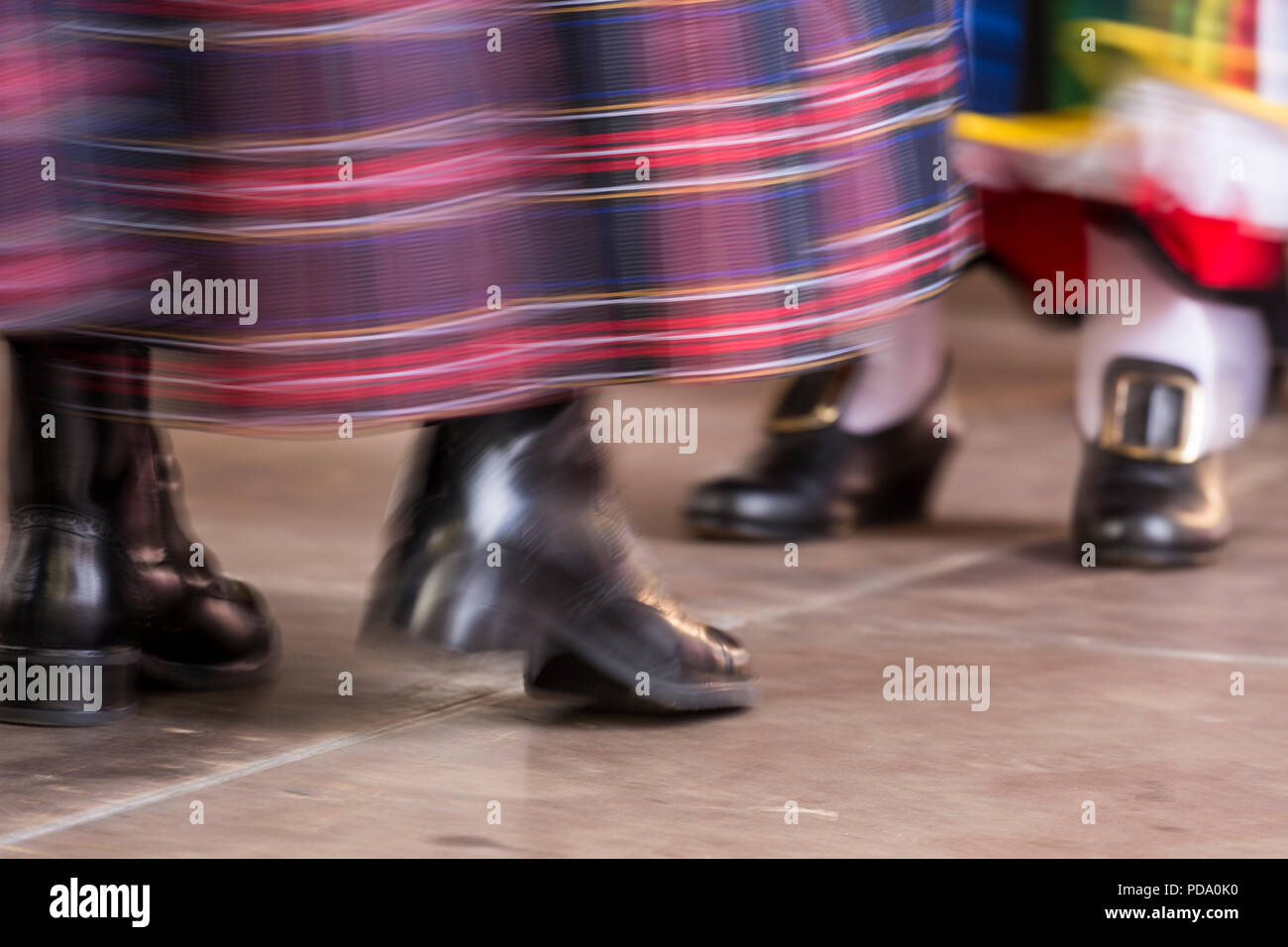 Alcala, Tenerife, Canaries. 30 mai 2018. Musiciens et danseurs de groupes folkloriques locales effectuant la chanson traditionnelle et de la danse dans l'trad typique Banque D'Images