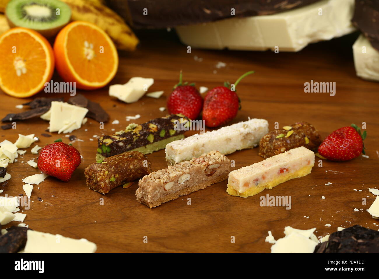 Des barres de chocolat, pralines et truffes de différents types Banque D'Images