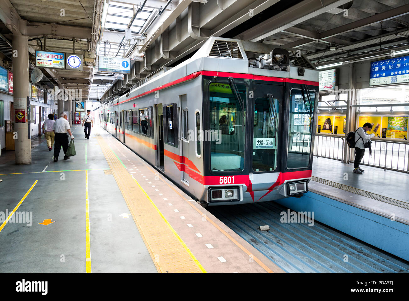 Le Japon, l'île de Honshu, le Kanto, la compagnie d'Enoshima, Shonan monorail suspendu entre Enoshima et Ofuna. Banque D'Images