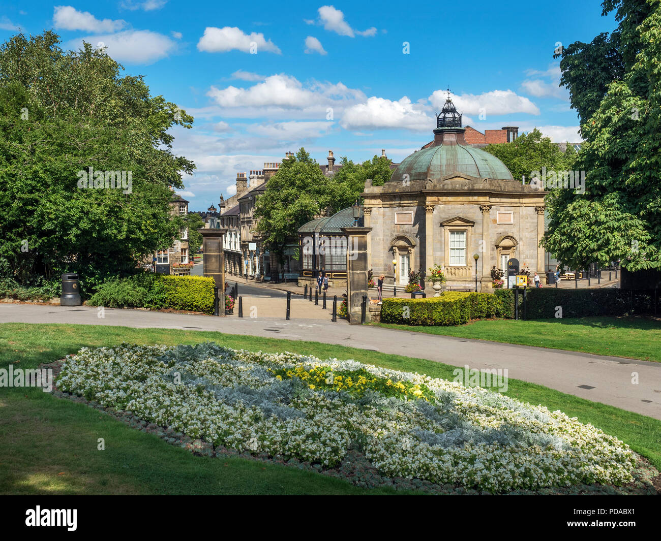 La pompe royale Prix ancien établissement thermal maintenant un musée de Valley Gardens Harrogate North Yorkshire Angleterre Banque D'Images