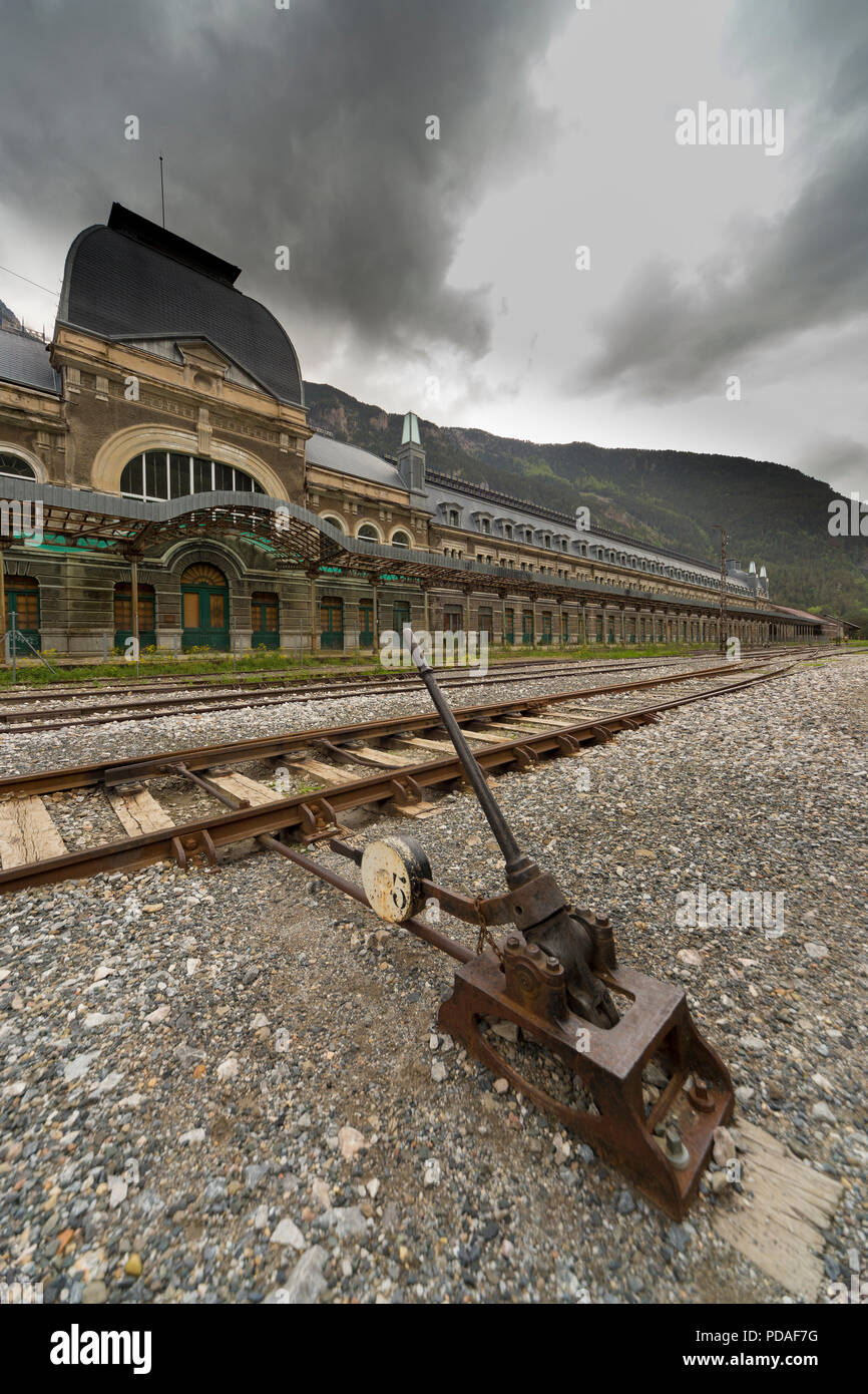 Gare de Canfranc en Espagne, deuxième plus grande gare d'Europe, à la frontière française dans les Pyrénées. Banque D'Images