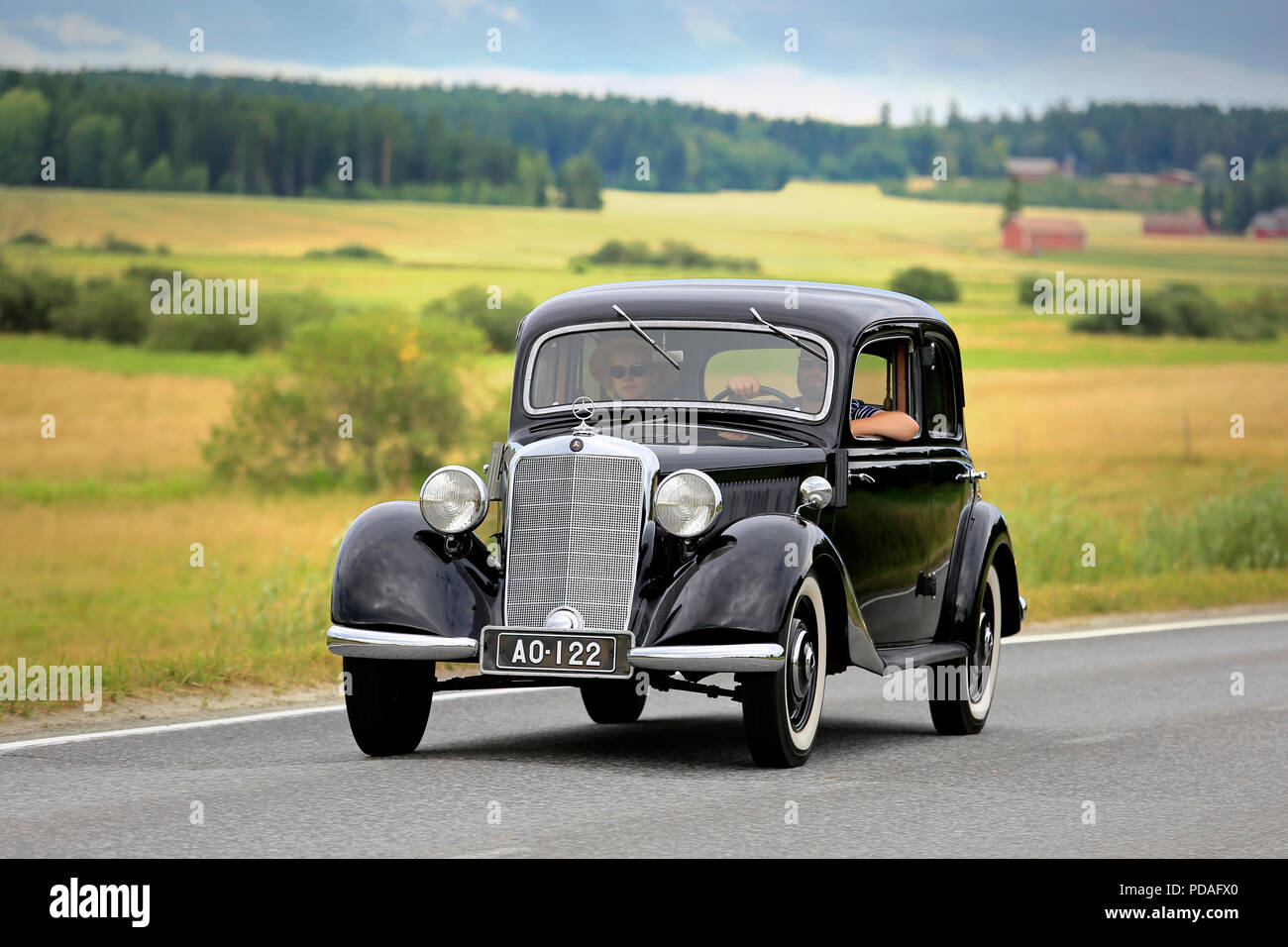 VAULAMMI, FINLANDE - le 4 août 2018 : Mercedes-Benz voiture noir classique, probablement milieu des années 30, 170V, sur Maisemaruise 2018 car cruise dans Tawastia Bon, Finl Banque D'Images