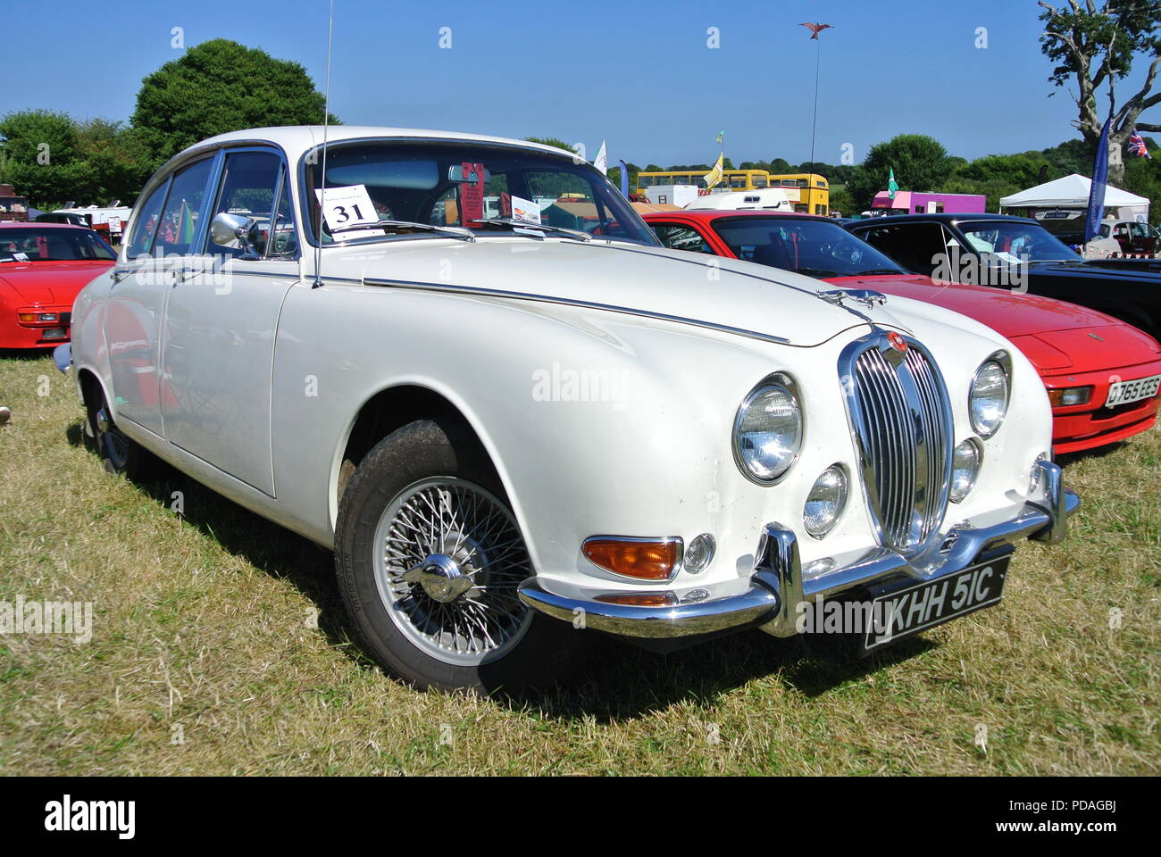 Une Jaguar 1965 3,4 S Type classic voiture garée sur l'affichage à Torbay, juste à vapeur Churston, Devon, England, UK Banque D'Images