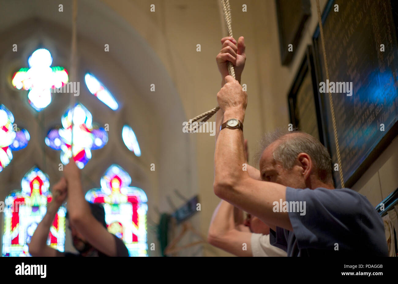 Sonneurs de sonner les cloches à l'église St Mary, à Essendon, Grande-Bretagne, le 28 juillet 2018. Photographie de John Voos Banque D'Images