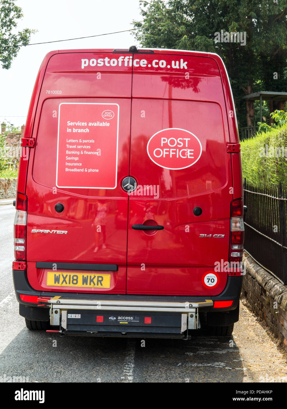 Bureau de poste mobile van dans le village rural de l'Oxfordshire England UK Warborough Banque D'Images