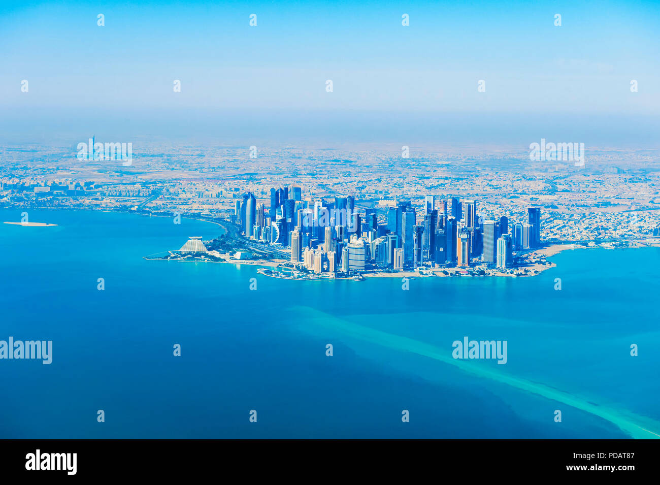 Vue aérienne de Doha et le golfe Persique, le Qatar Banque D'Images