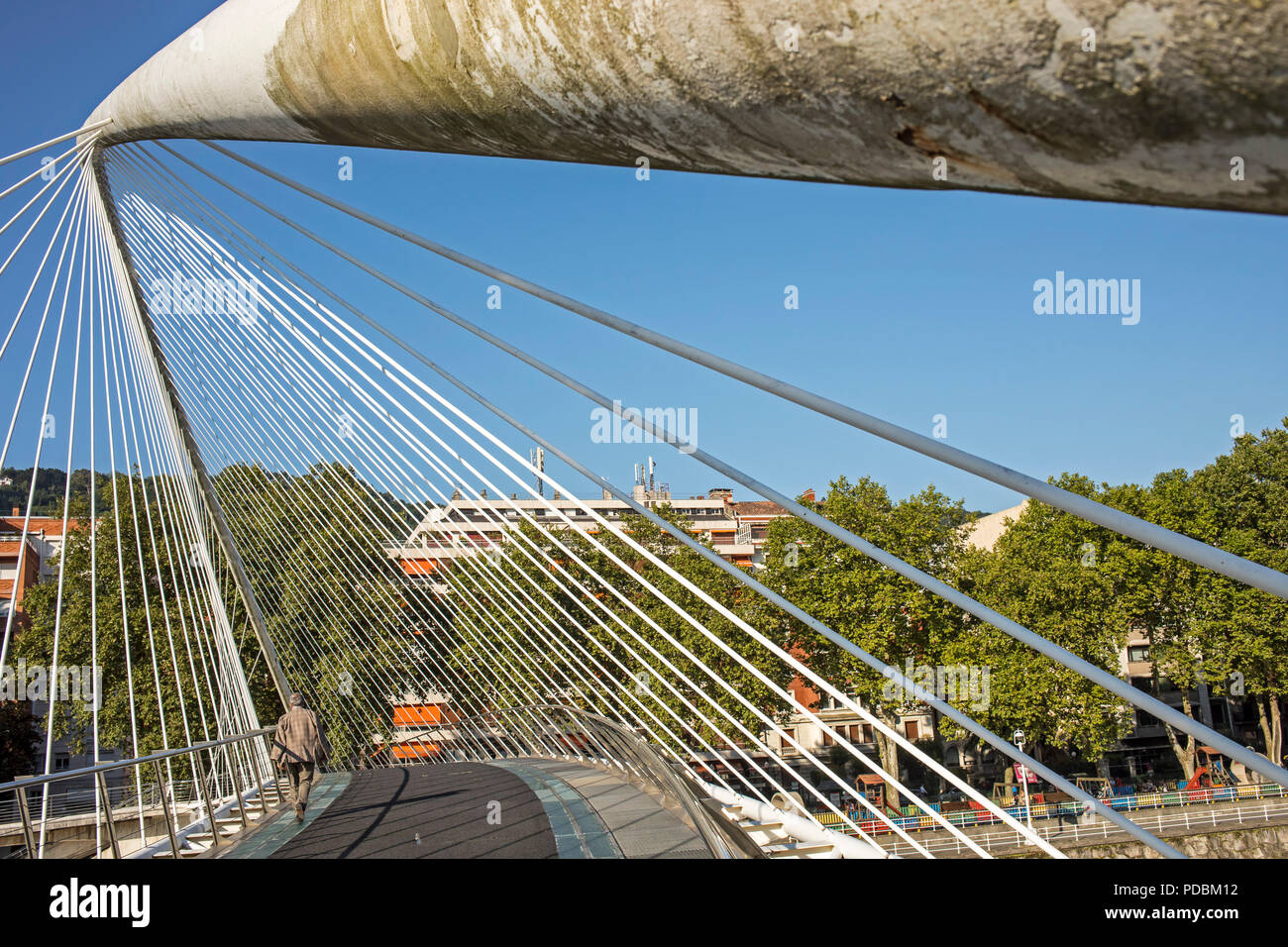 Pont Zubizuri par Santiago Calatrava, Bilbao, Biscaye, Pays Basque, Espagne Banque D'Images