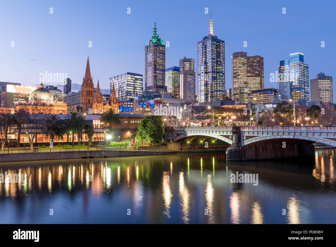 Princes Pont sur la rivière Yarra, au coucher du soleil à Melbourne, Australie Banque D'Images