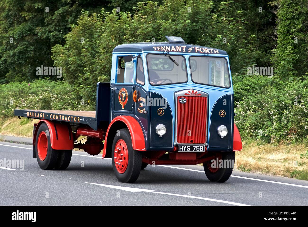 Alibion camion à plateau rigide Chieftan de Glenluce approchant, l'Écosse. Banque D'Images