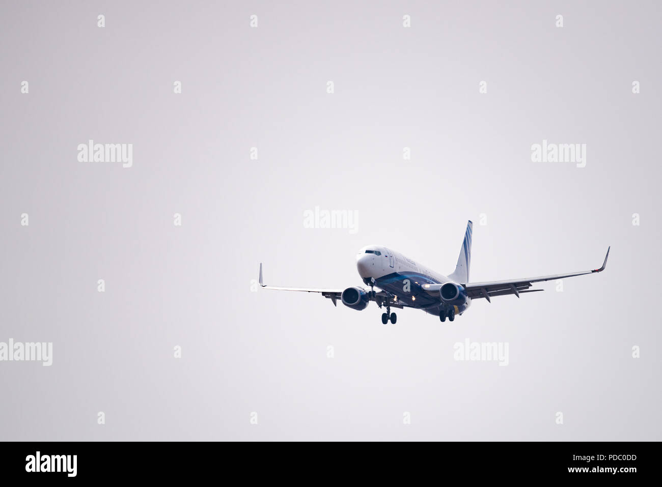 Novosibirsk, Russie - Mai 2, 2018 : Boeing 737-8K5 DV-Nordstar BDW Approches pour l'atterrissage à l'aéroport international Tolmachevo. Banque D'Images