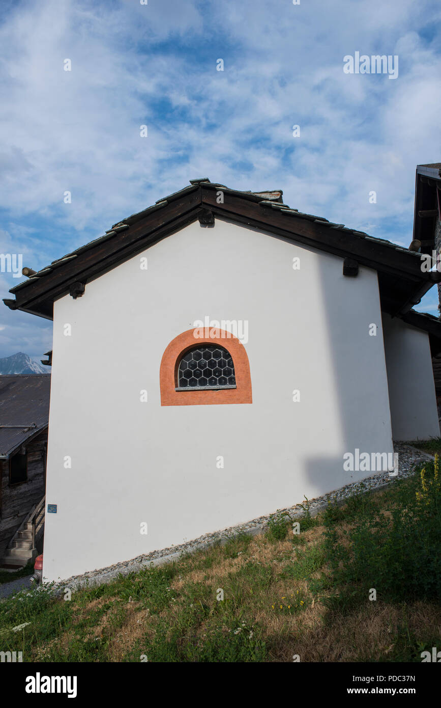 Maison en Suisse dans la ville de ski de Jeizinen. Banque D'Images