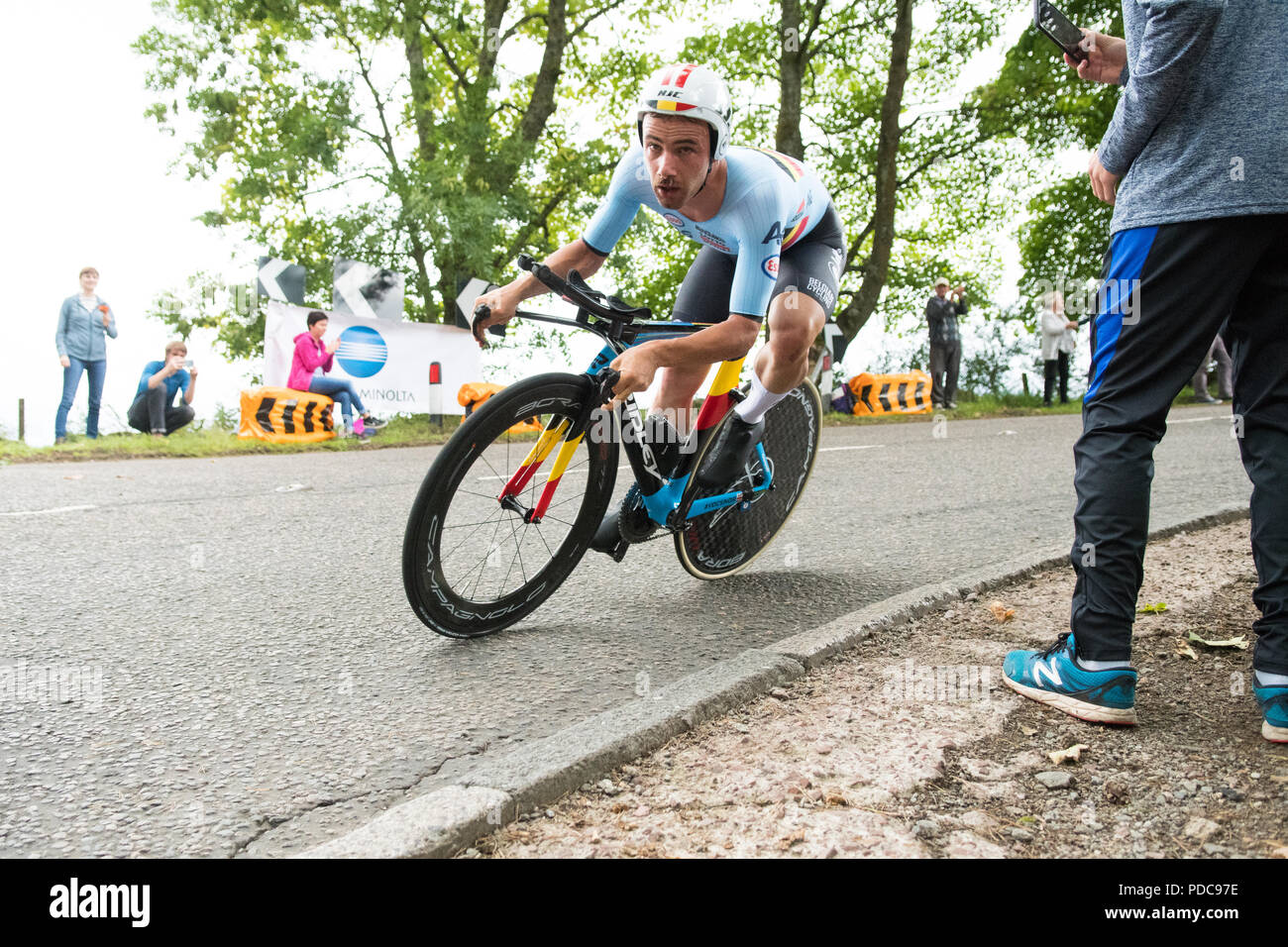 Strathblane, Glasgow, Scotland, UK - 8 août 2018 : European Championships mens vélo time trial - médaille d'Victor Campenaerts (Belgique) la négociation d'un des angles serrés dans Kirkhouse Inn sur son chemin vers la victoire Crédit : Kay Roxby/Alamy Live News Banque D'Images