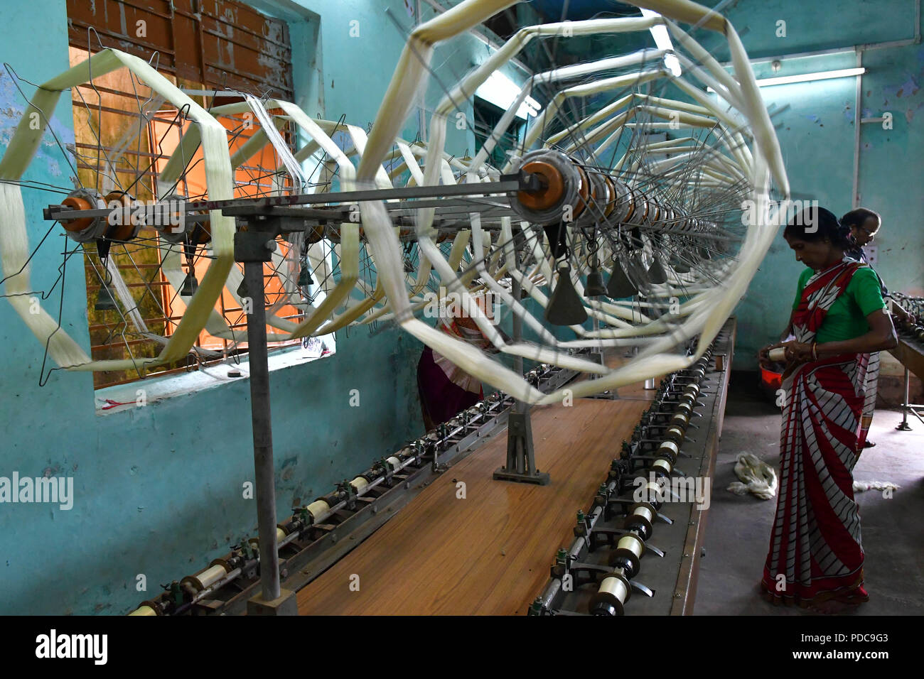 Silk spinning machine Banque de photographies et d'images à haute  résolution - Alamy