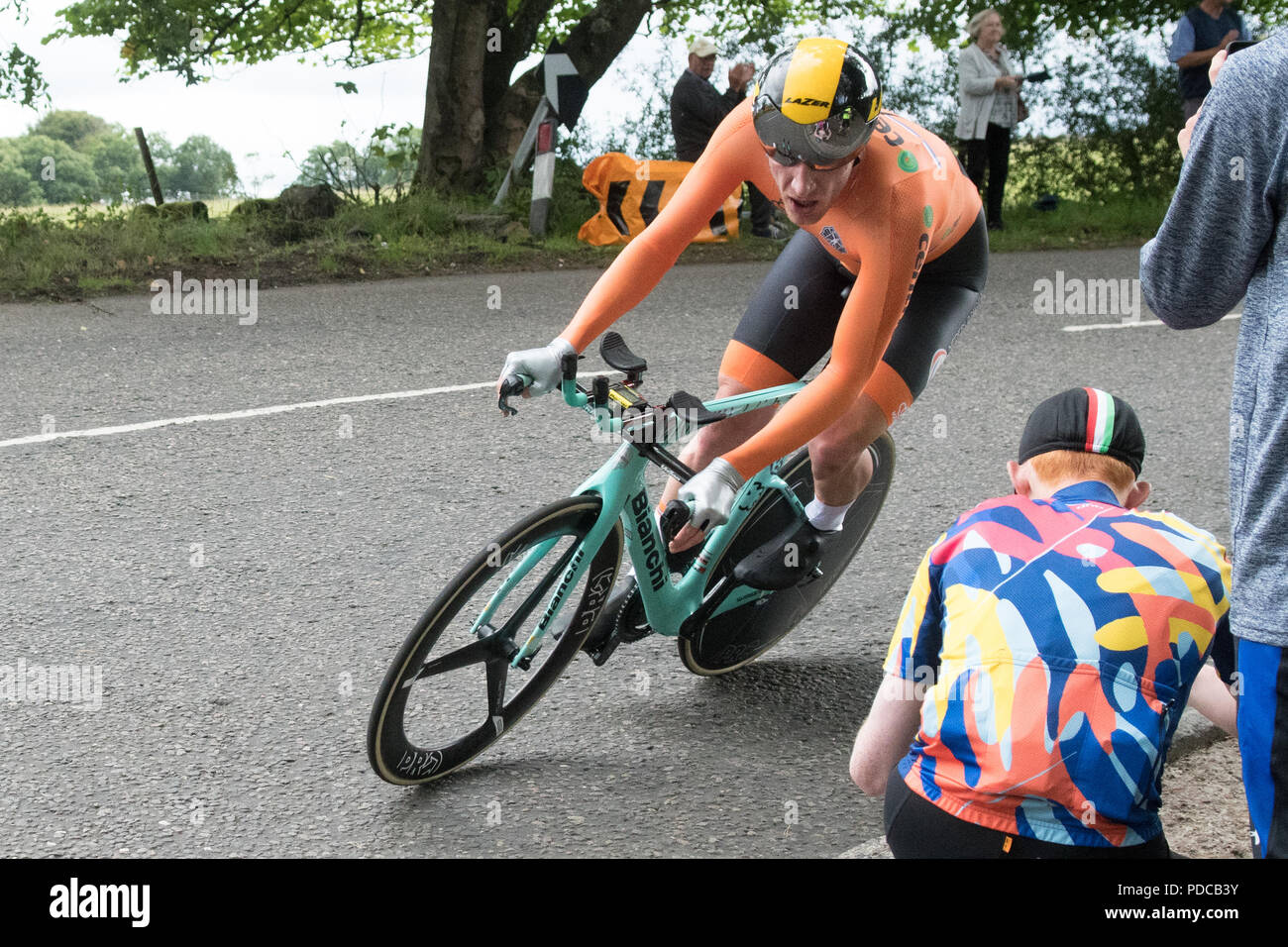 Strathblane, Glasgow, Scotland, UK - 8 août 2018 : European Championships mens vélo time trial - Jos Van Emden (NED) à cheval dans le village de Strathblane Crédit : Kay Roxby/Alamy Live News Banque D'Images