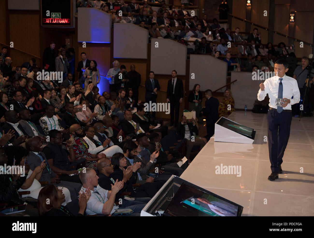 Johannesburg, Afrique du Sud. 8e août 2018. Le président chinois Alibaba Ma Yun parle au cours de la conférence "La montée de l'Afrique Lions' numérique à Johannesburg, Afrique du Sud, du 8 aout 2018. L'e-commerce chinois Alibaba Président du géant Ma Yun a lancé mercredi ici le prix d'appuyer Netpreneur africaine exemplaire des dirigeants d'entreprise. Le prix accorde 10 millions de dollars américains à 100 entrepreneurs africains au cours des 10 dernières années a porté sur l'innovation, l'autonomisation économique des femmes et des petites entreprises. Crédit : Chen Cheng/Xinhua/Alamy Live News Banque D'Images