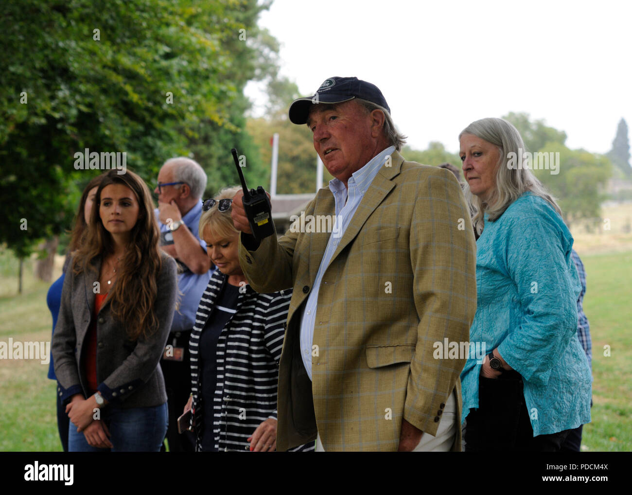 Stamford, Lincolnshire, Royaume-Uni. 9 Août, 2018. 9 août 2018. Le capitaine Mark Phillips parle des médias, grâce à l'écloserie de truite complexe durant les 2018 Land Rover Burghley Horse Trials Media Preview Day, Stamford, au Royaume-Uni. Jonathan Clarke/Alamy Live News Banque D'Images