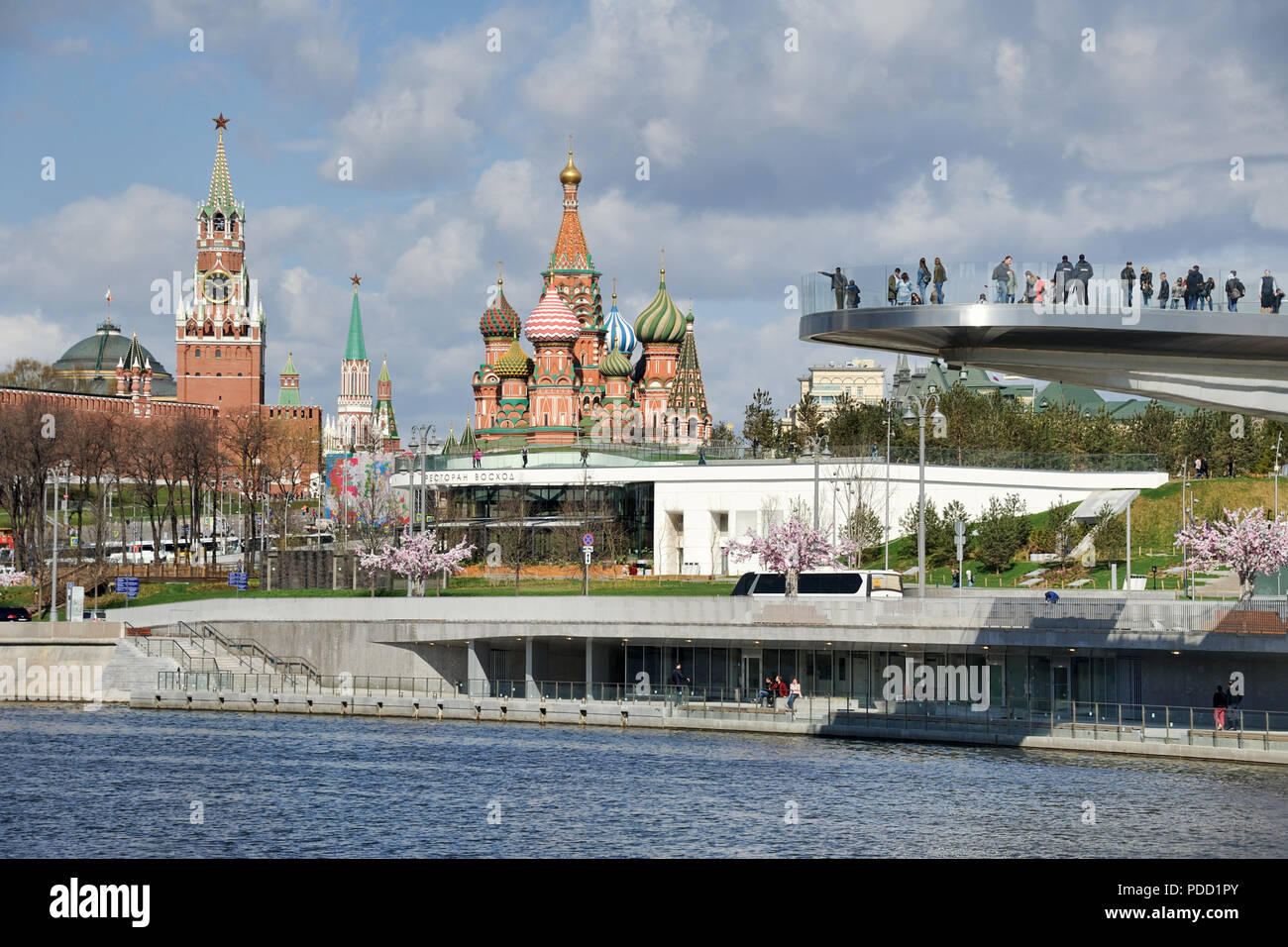 Sommaire des monuments de Moscou à Zaryadye Park au printemps Banque D'Images