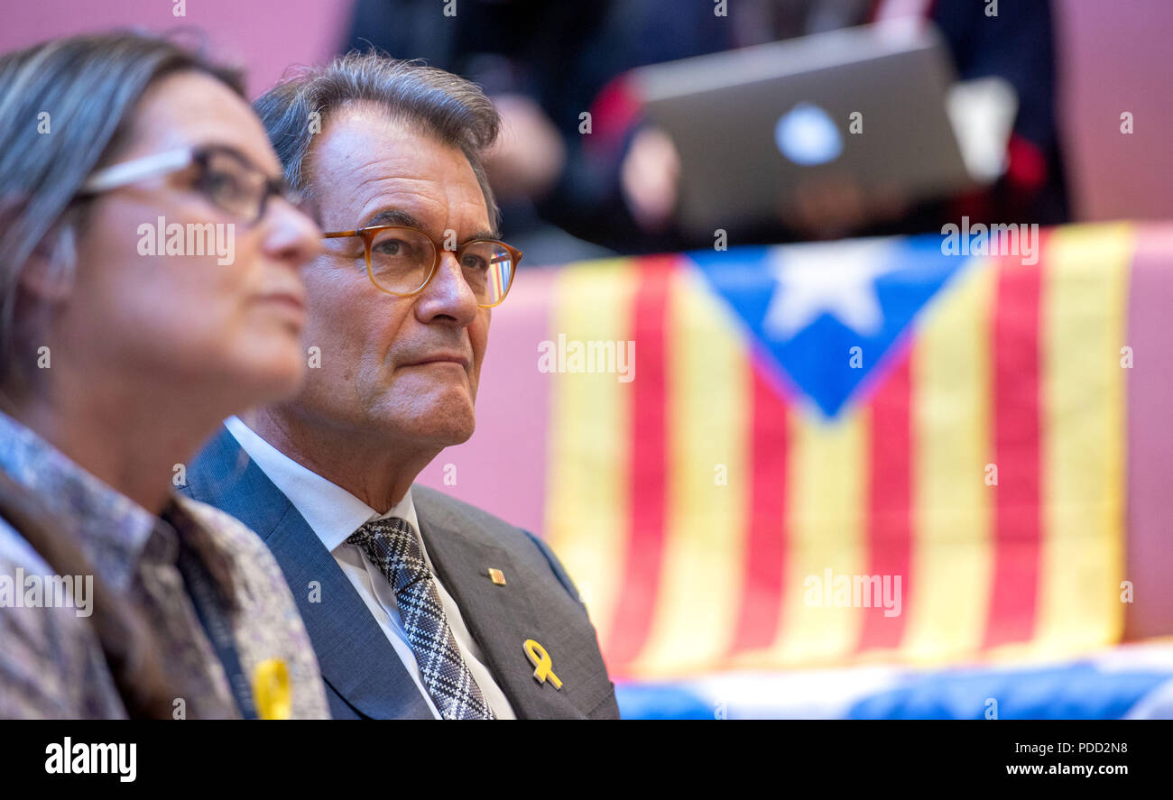 Sur la photo l'ancien président Catalan Artur Mas l'Edinburgh University Students' Association accueillir l'un de l'ex-présidents catalans, ainsi que Clara Banque D'Images