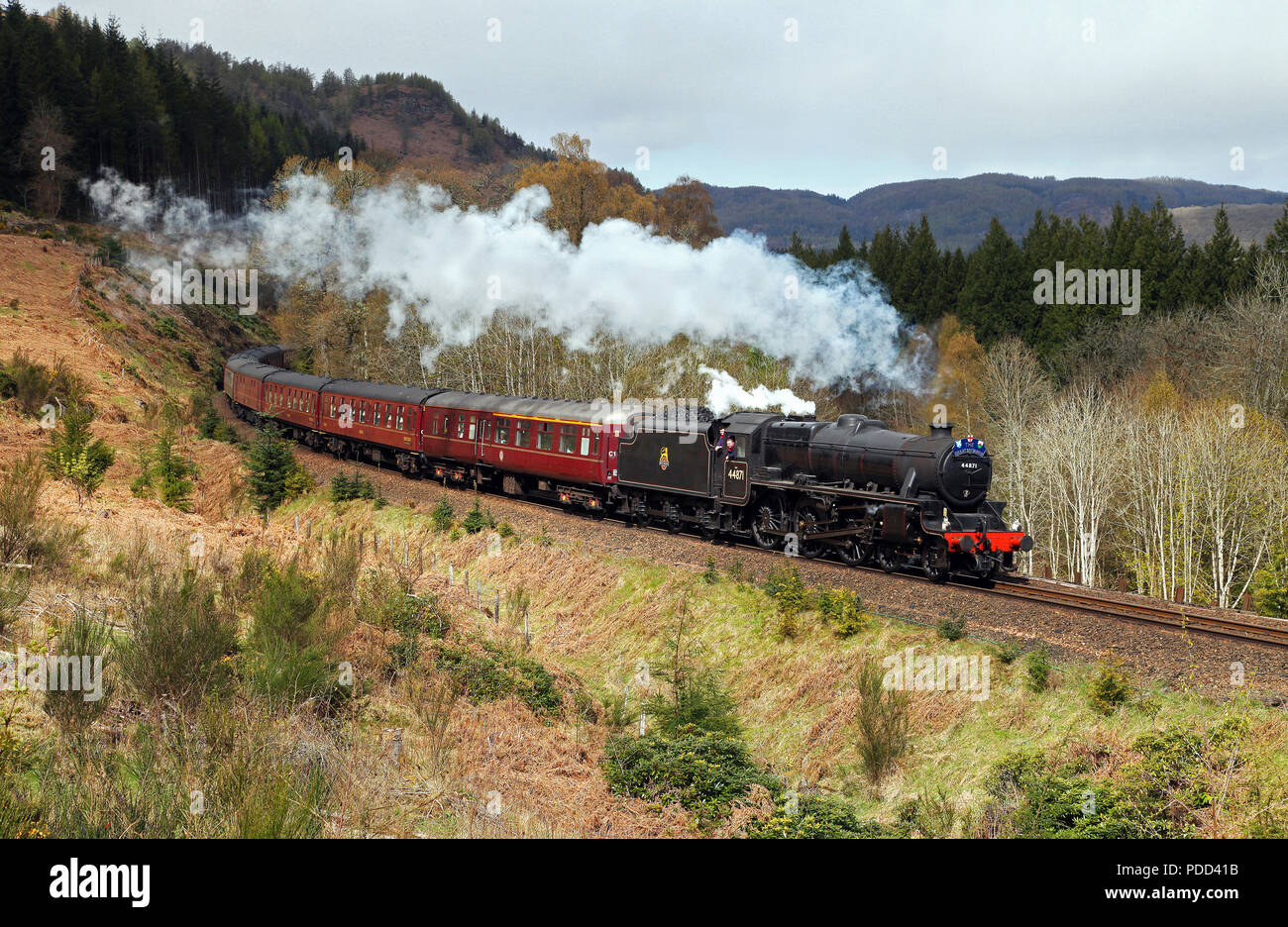 44871 passe sur le Dunkeld GO tour sur 3.5.16 Banque D'Images