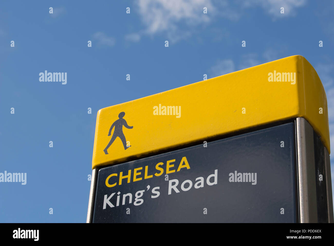 Wayfinding sign marquant la Kings Road, Chelsea, Londres, Angleterre Banque D'Images