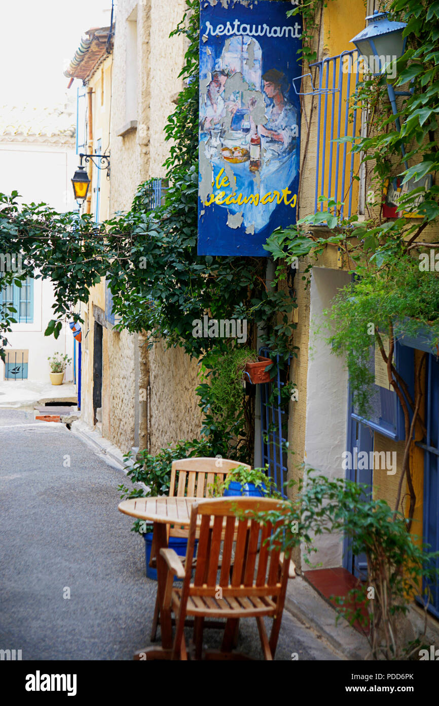 Café Restaurant les Beaux Arts, CAE d'Al Castel, Bages, Aude, Occitanie,  France Photo Stock - Alamy