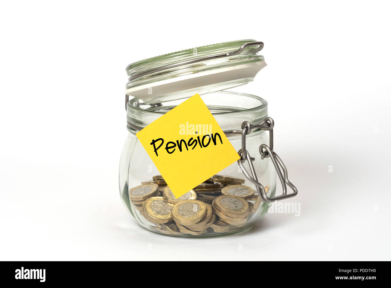 Caisse noire : clip top Kilner VERRE Pot de rangement avec une livre britannique et pièces stickie post-it avec Pension Banque D'Images