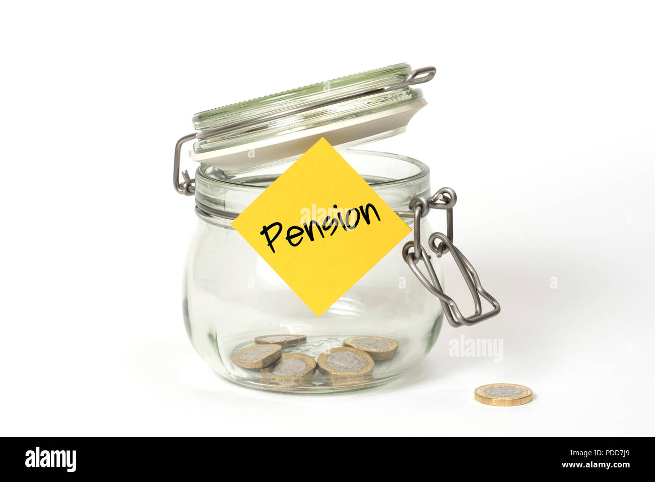 Caisse noire : clip top Kilner VERRE Pot de rangement avec une livre britannique et pièces stickie post-it avec Pension Banque D'Images