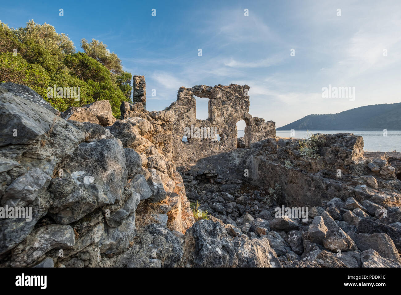 Bâtiment en pierre en ruine dans l'île de Gemiler , Kayavillage, Fethiye, Turquie Banque D'Images