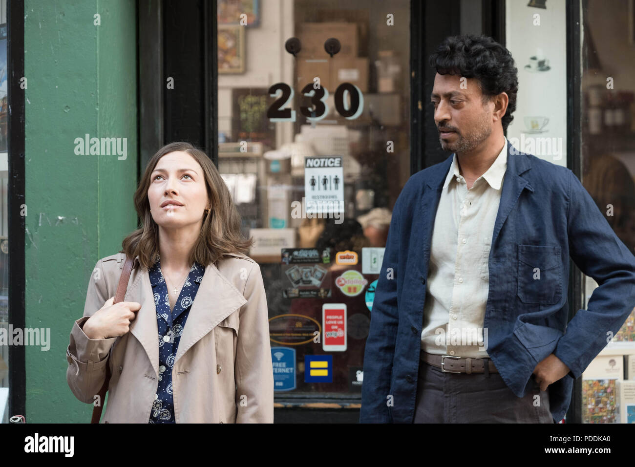 DATE DE SORTIE : Juillet 27, 2018 Title : Puzzle STUDIO : Sony Pictures Classics Directeur : Marc Turtletaub PLOT : Agnes, pris pour acquis qu'une mère de banlieue, découvre une passion pour la résolution des puzzles qui puise son inattendue dans un nouveau monde - où sa vie se déroule de façon qu'elle n'aurait jamais pu imaginer. Avec : KELLY MACDONALD comme Agnès, SHAH RUKH KHAN comme Robert. (Crédit Image : © Sony Pictures Classics/photos) Banque D'Images