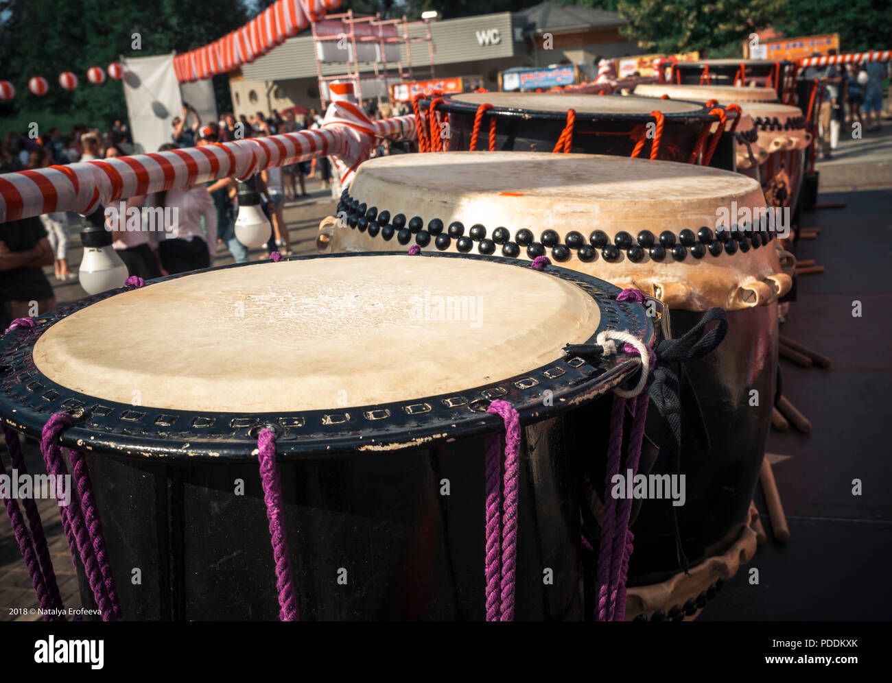 Montréal CANADA 05 20 2018 : Le Taiko est un des instruments de percussion japonaise le terme se rapporte à n'importe quel type de tambour se reporter à l'un des tambours japonais divers Banque D'Images